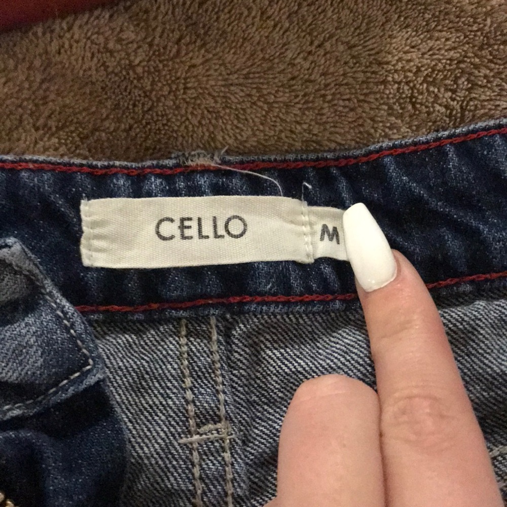 Shorts - Picture 2 of 3